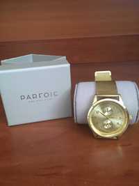 Duży złoty zegarek marki Parfois