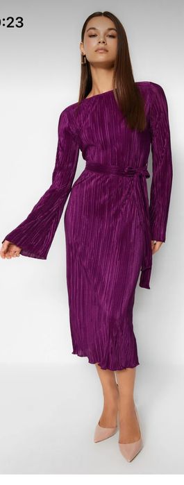 Сукня вишнева, жатка