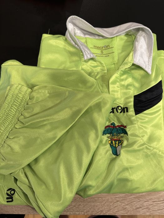 Vendo equipamentos arbitragem Macron