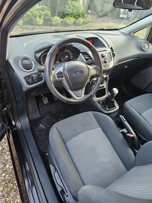 Ford fiesta mk7  1,25  czarny metalik ,klima , elektryka