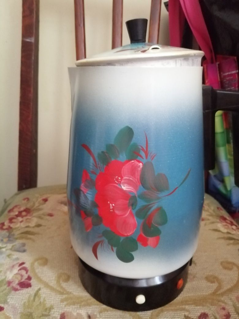 Продам электрочайник советского периода.