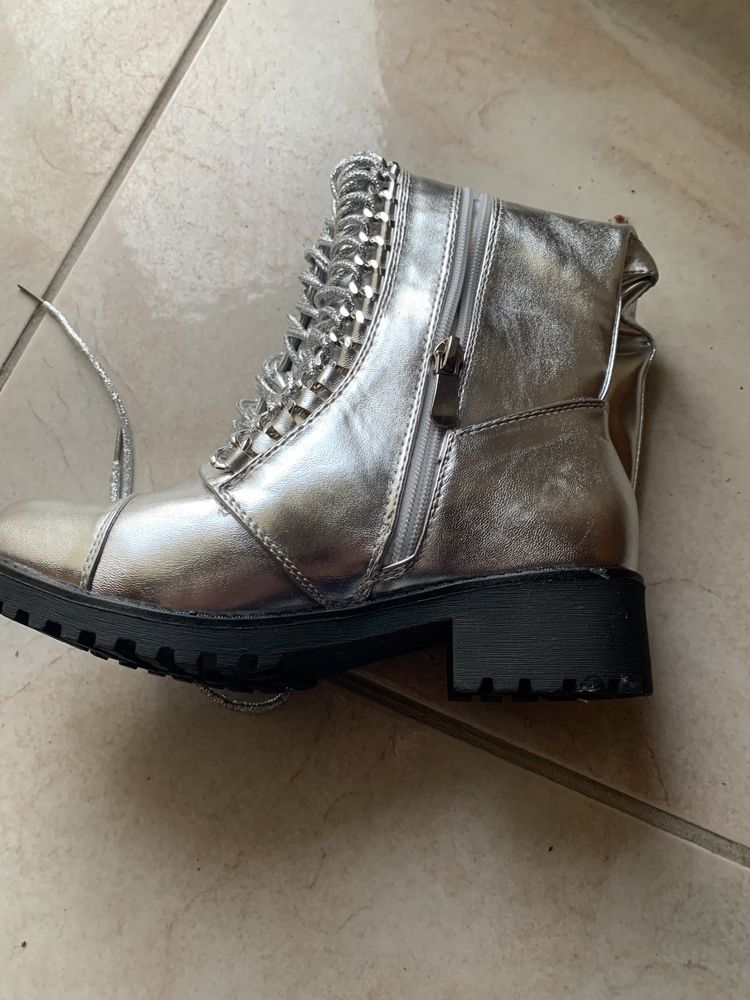 Botas cano alto com pelo por dentro