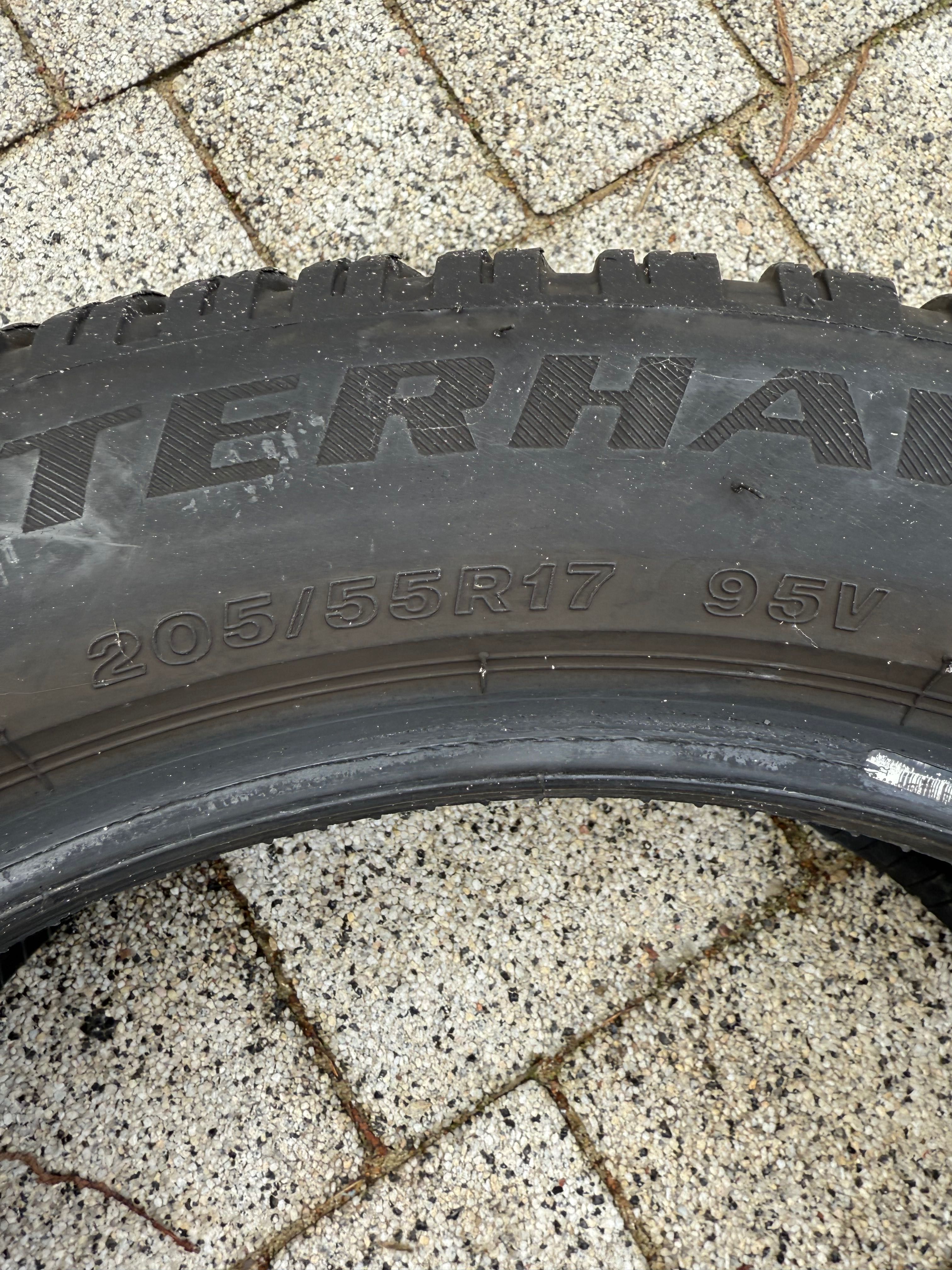 Opony Firestone Winterhawk 205 55 R17 stan bardzo dobry mały przebieg