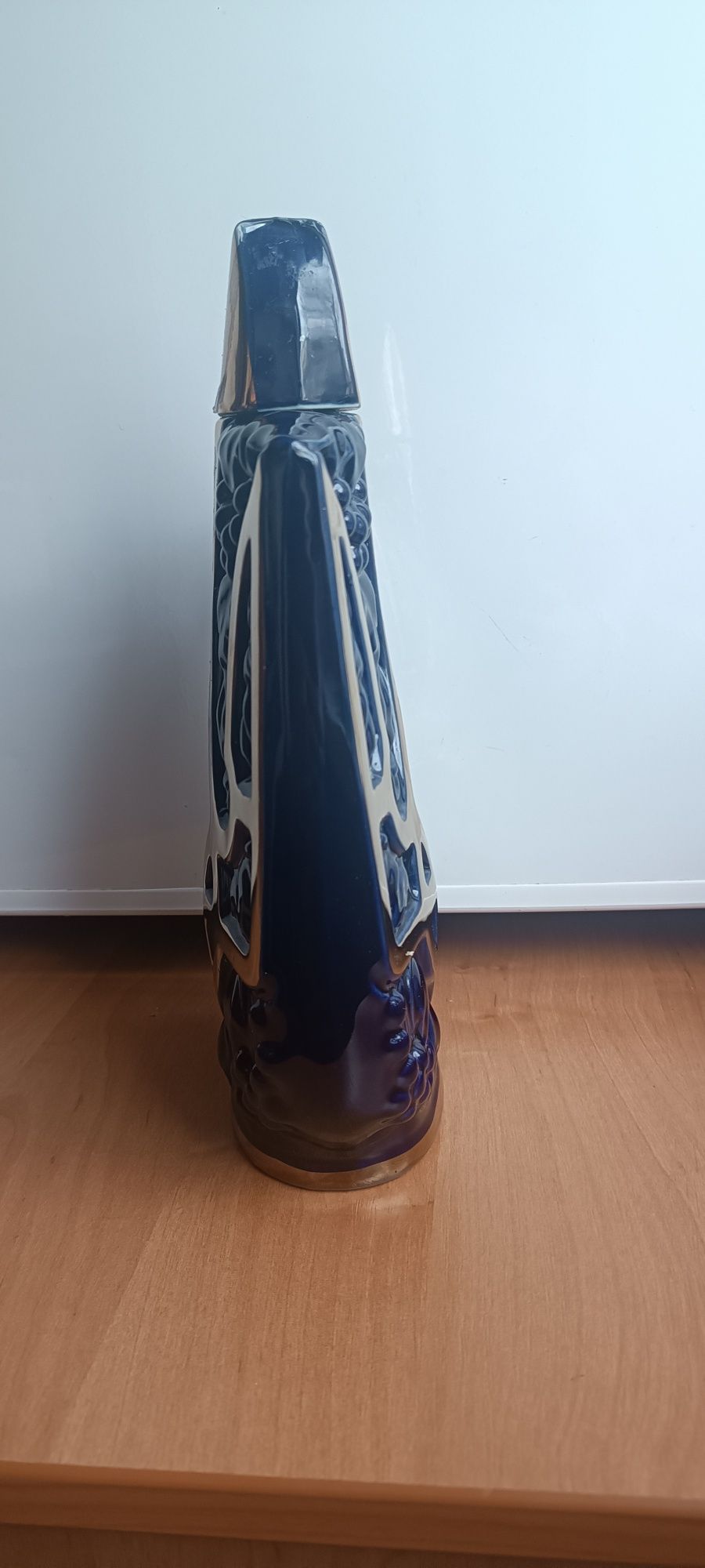 Бутылка керамическая для алкоголя трезубец