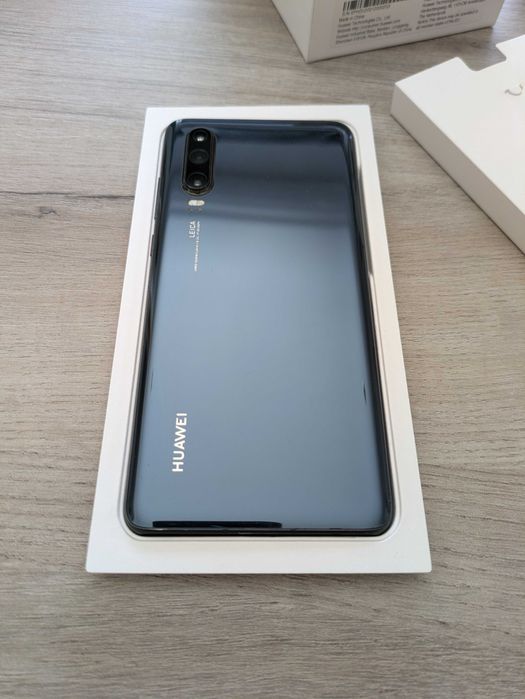 Huawei P30 (6gb RAM 128gb memória interna)