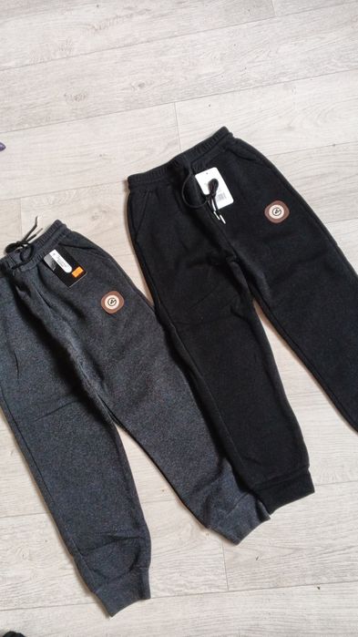 Теплі спортивні штани на флісі для хлопчика 128-134