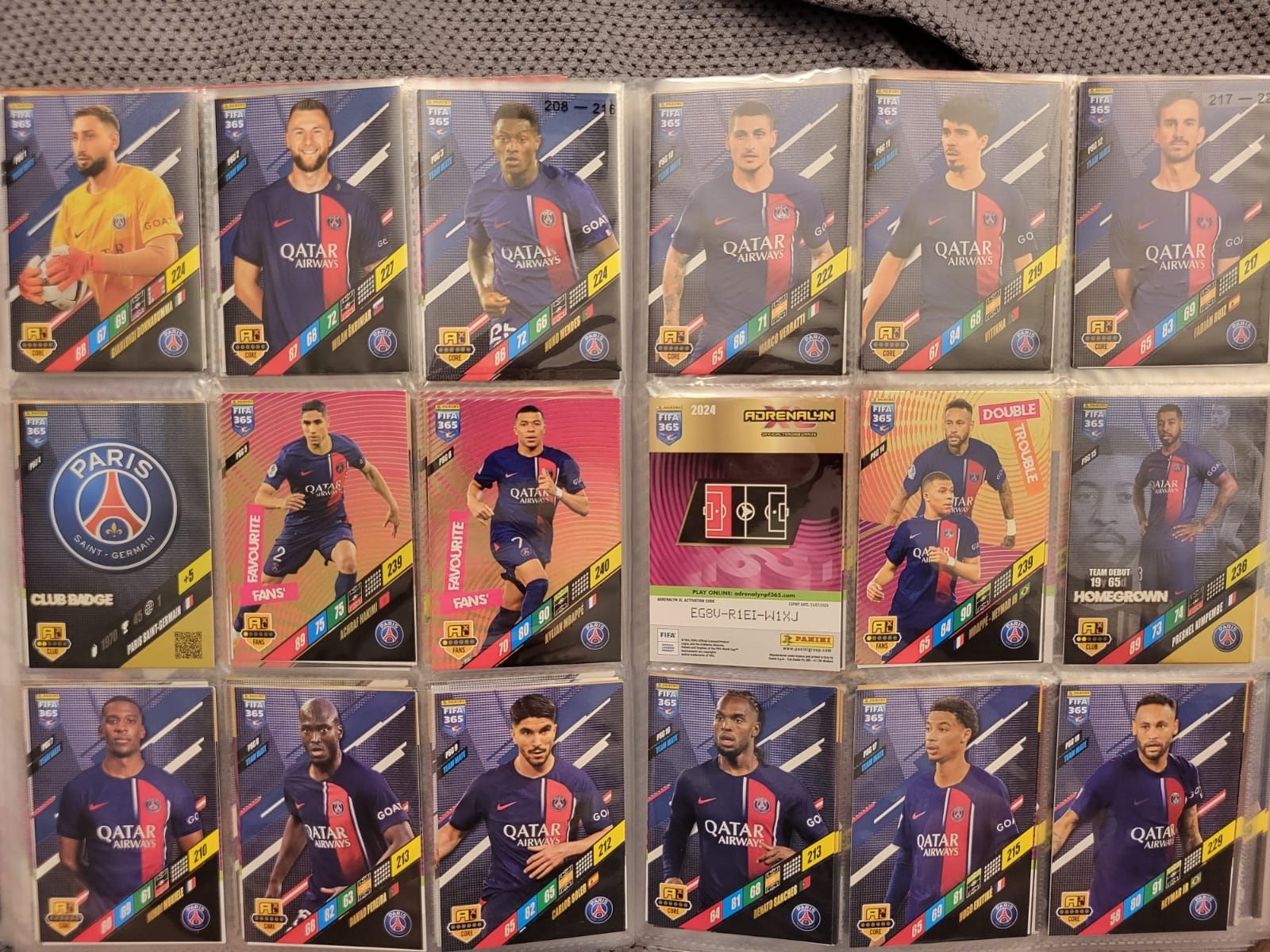 Karty piłkarskie Panini FIFA 365 z 2024r.