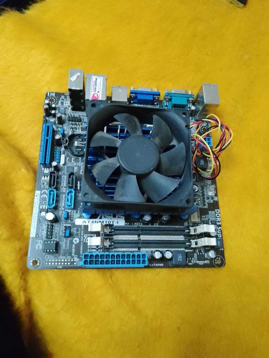 Продаются новбук   на запчастини