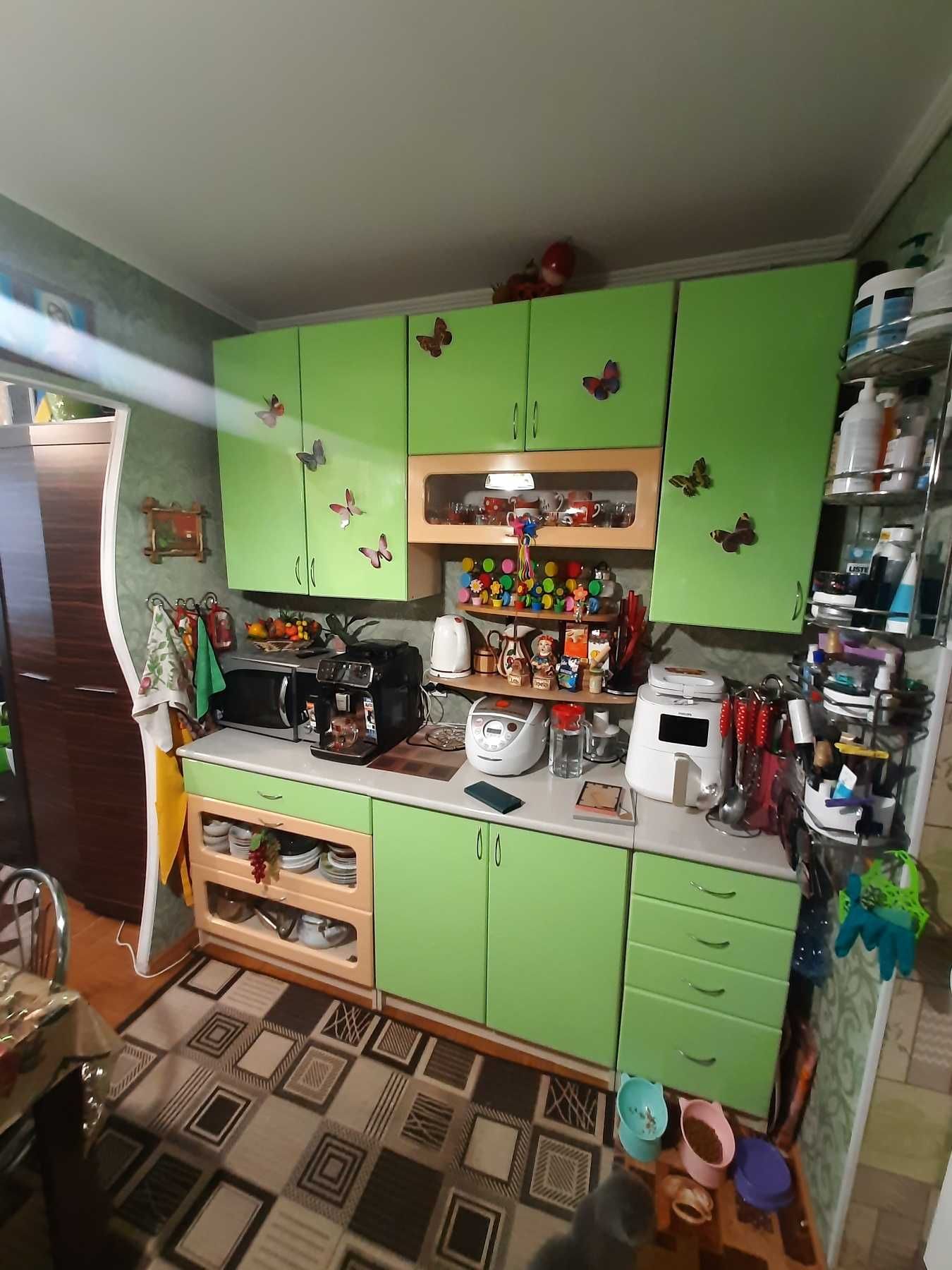 Виставка продаж кімнати 18м.кв \ своя зона кухні / другий поверх !