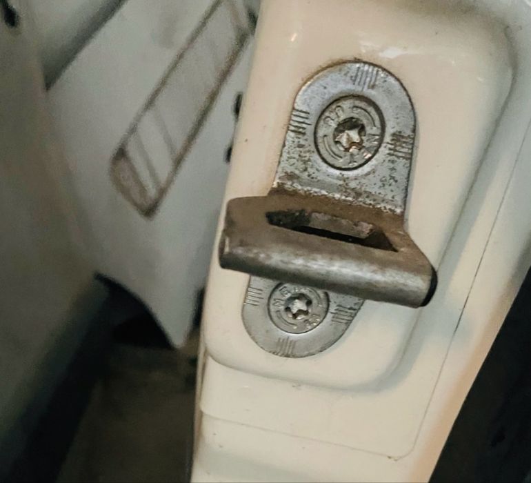 петля скоба Двери citroen nemo пежо біппер fiat fiorino quboВантажівок