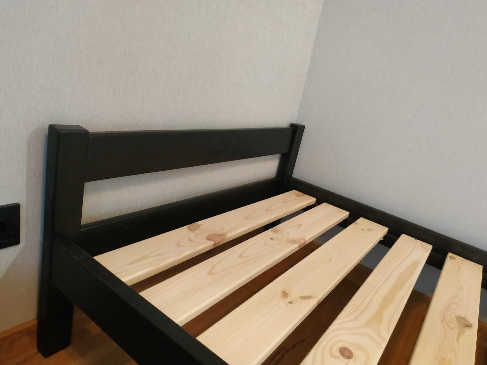 Односпальне ліжко з дерева