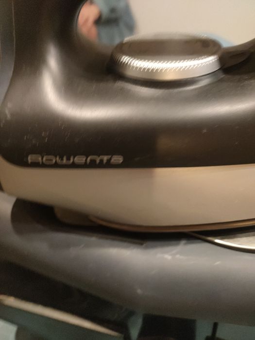 Mesa com ferro escondido