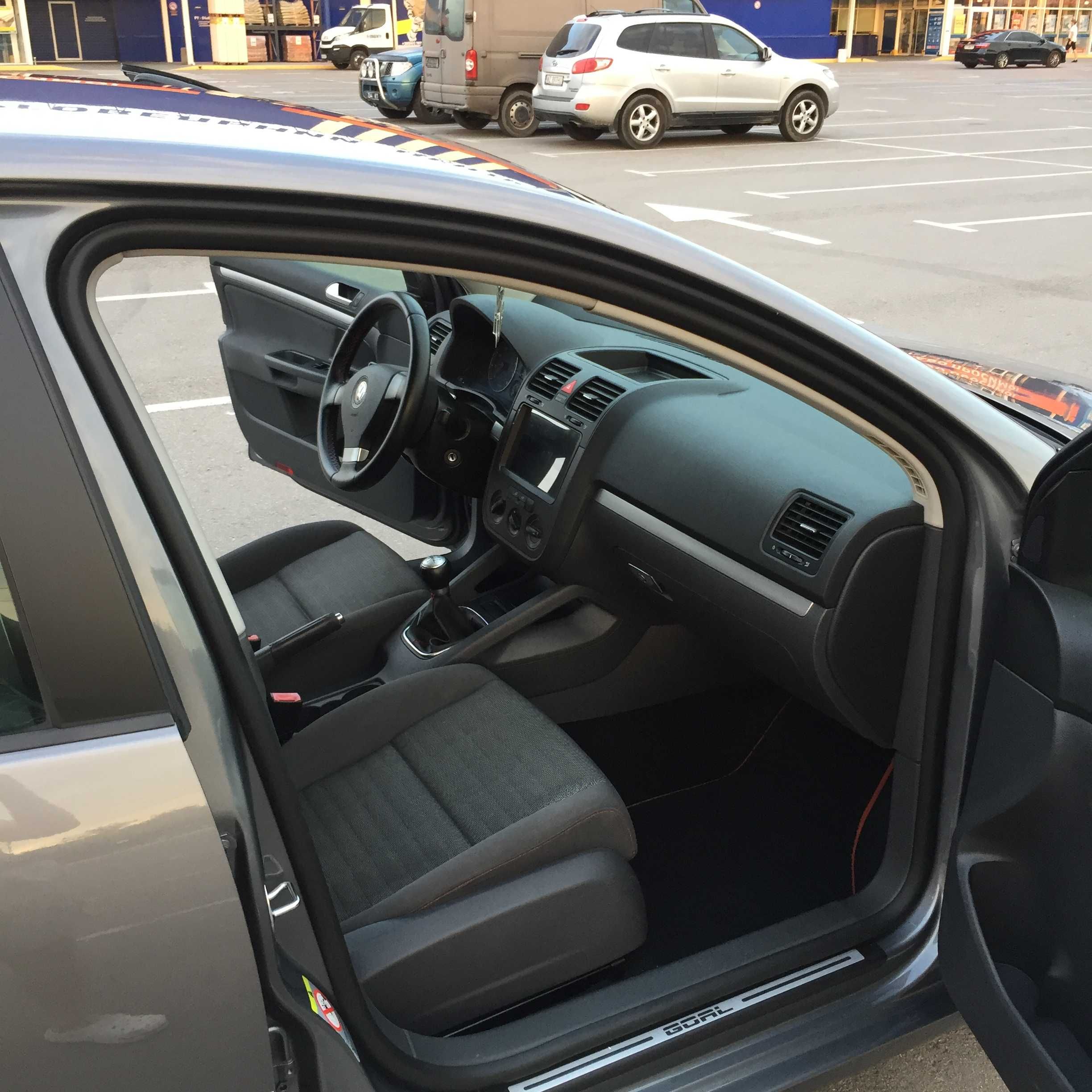 Любимый ухоженный автомобиль Golf 5 1.6 mpi bse