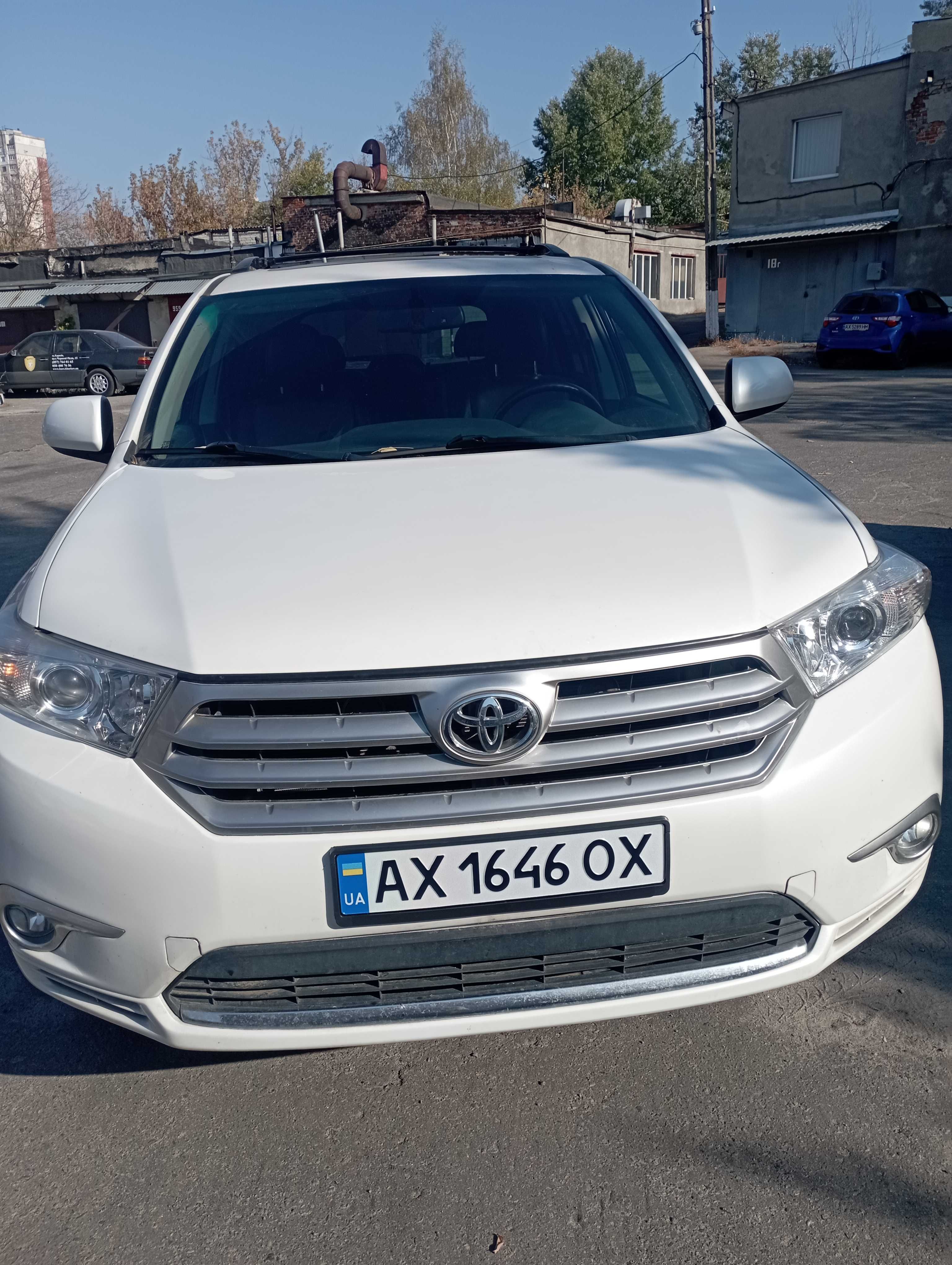 Продам или поменяю на недвижимость Toyota Highlander 2013
