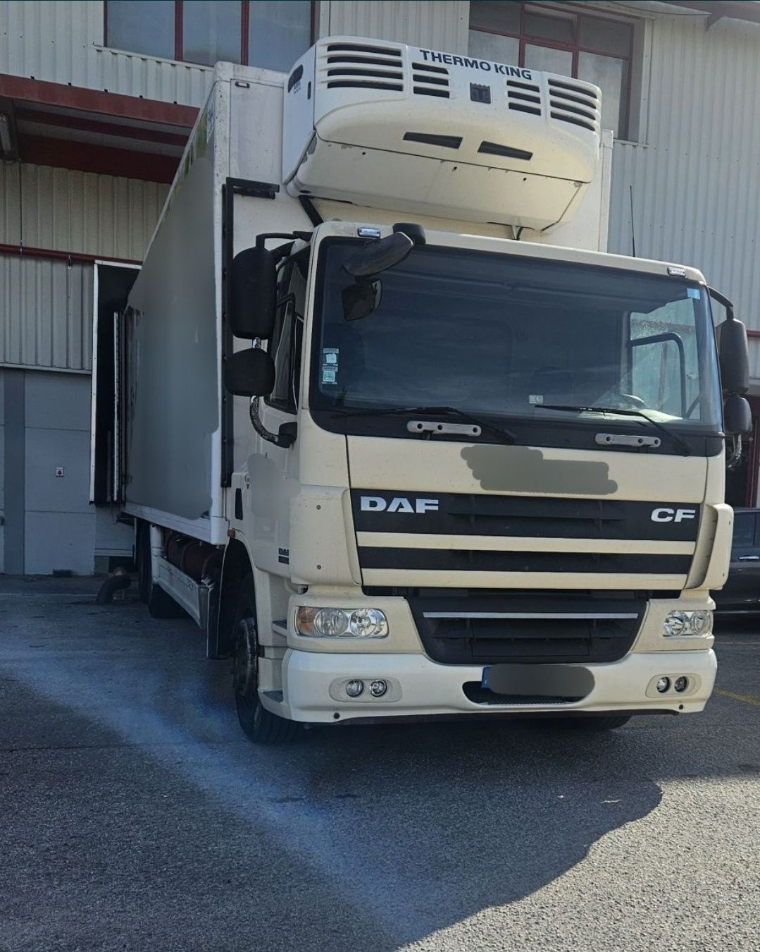 Vende-se Camião Frigorífico DAF XF 105.460 com Motor Thermo Kin