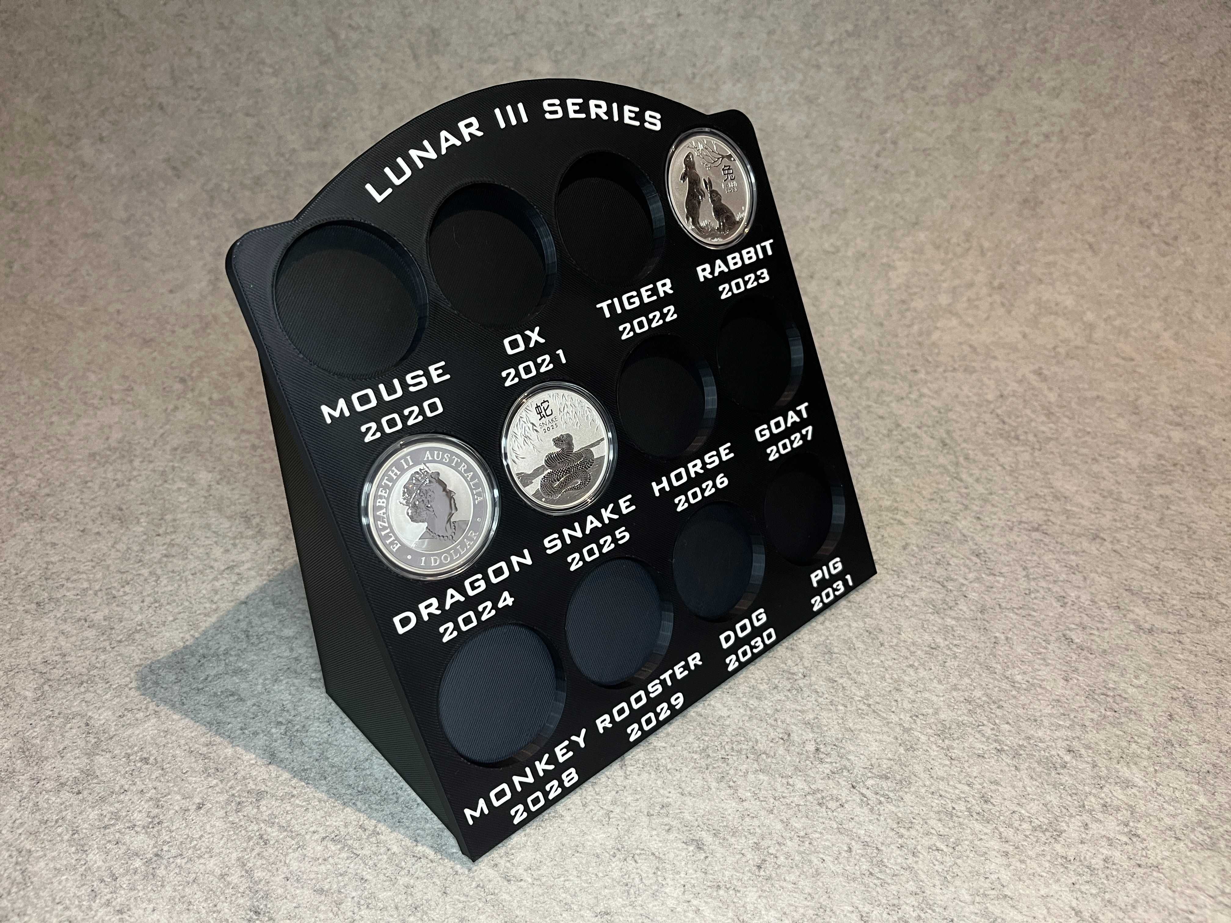 Ozdobny stojak etui na srebrne monety 1oz Australian Lunar III
