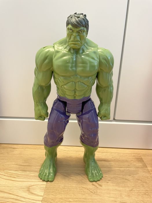 Bonecos Marvel e Power Rangers