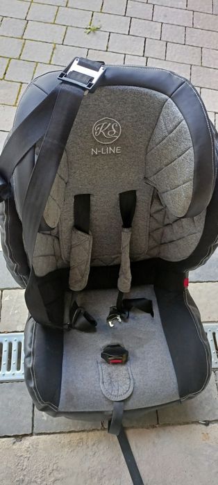 Fotelik samochodowy 9-36 z ISOFIX.