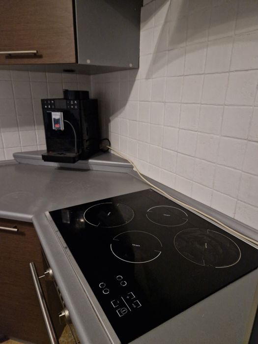 Meble kuchenne  zestaw z  piekarnikiem, płytą, okapem i zlewozmywakiem