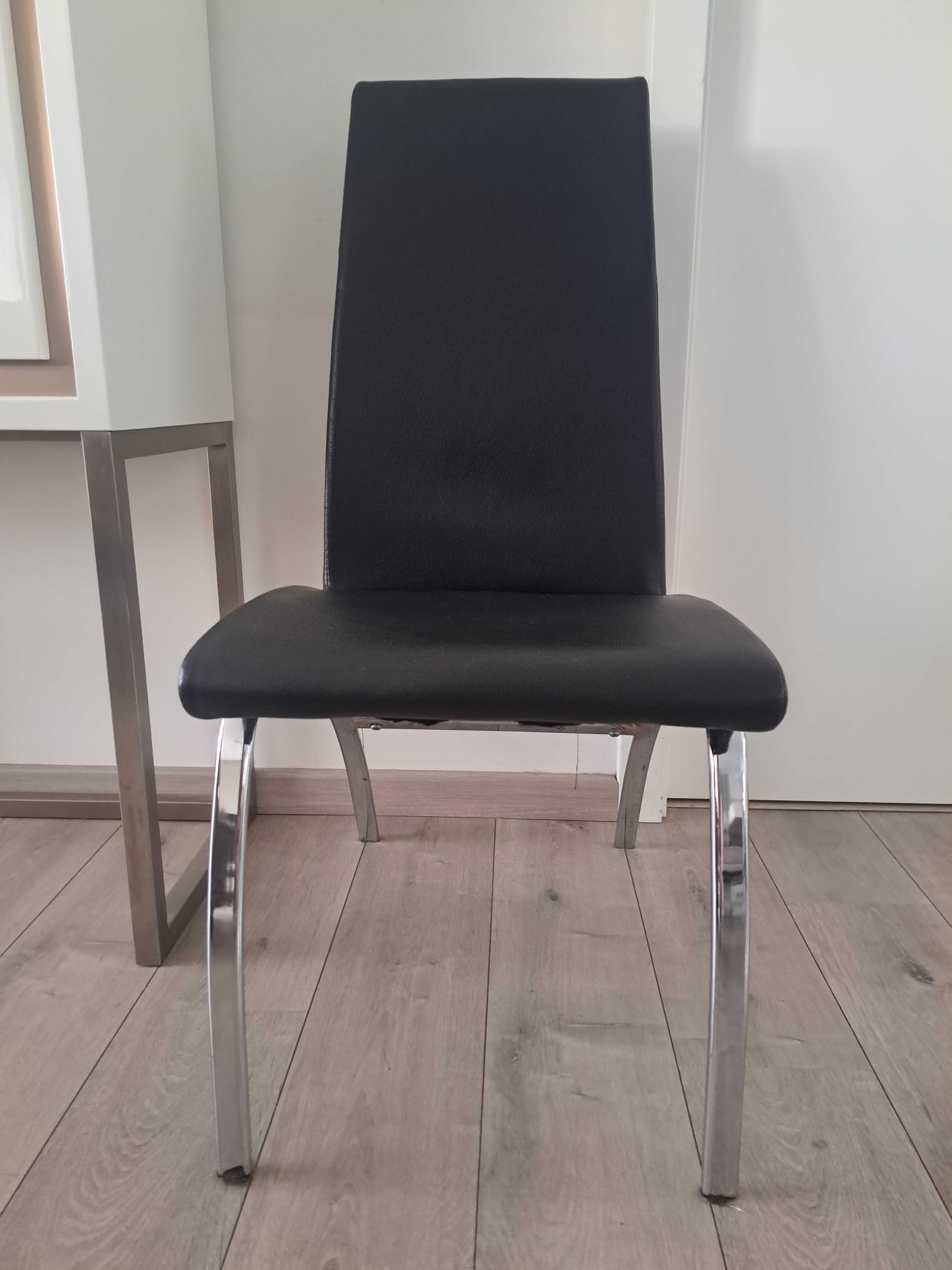 Mesa de jantar de vidro com 6 cadeiras