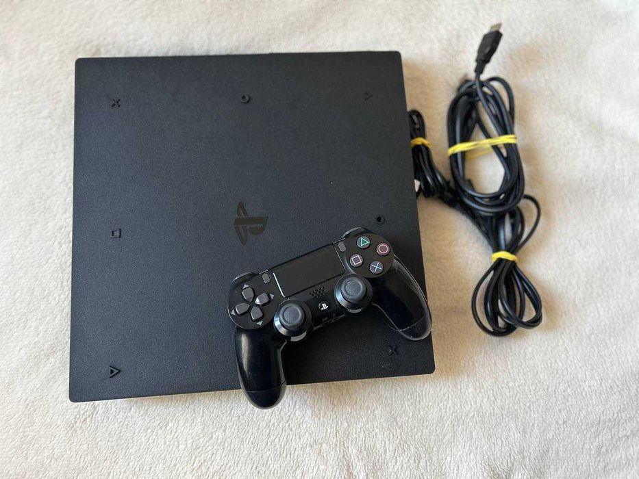 Игровая приставка Sony Playstation 4 Pro 1 Тб CUH-7215B