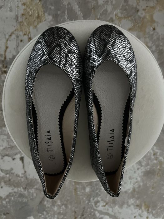 Sabrinas prateadas e pretas