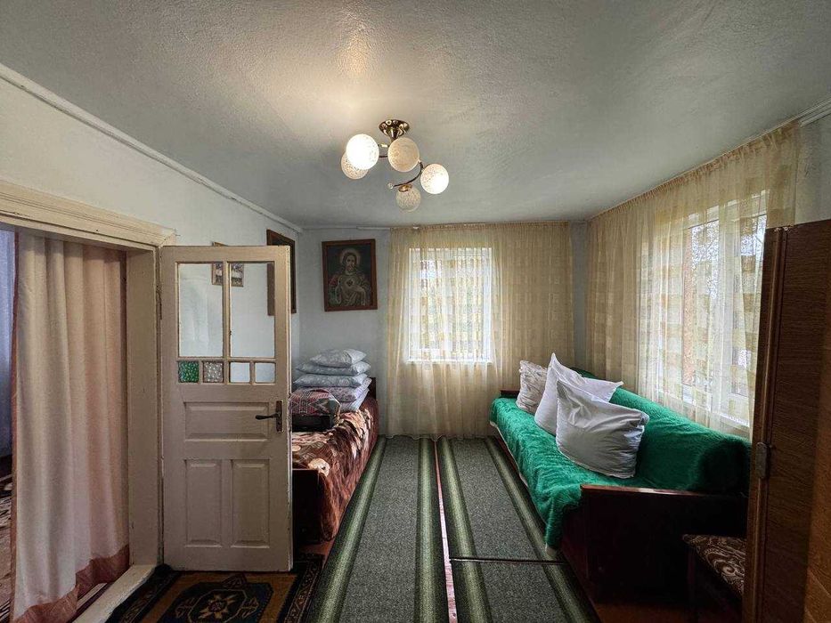 Продається житловий будинок із земельною ділянкою