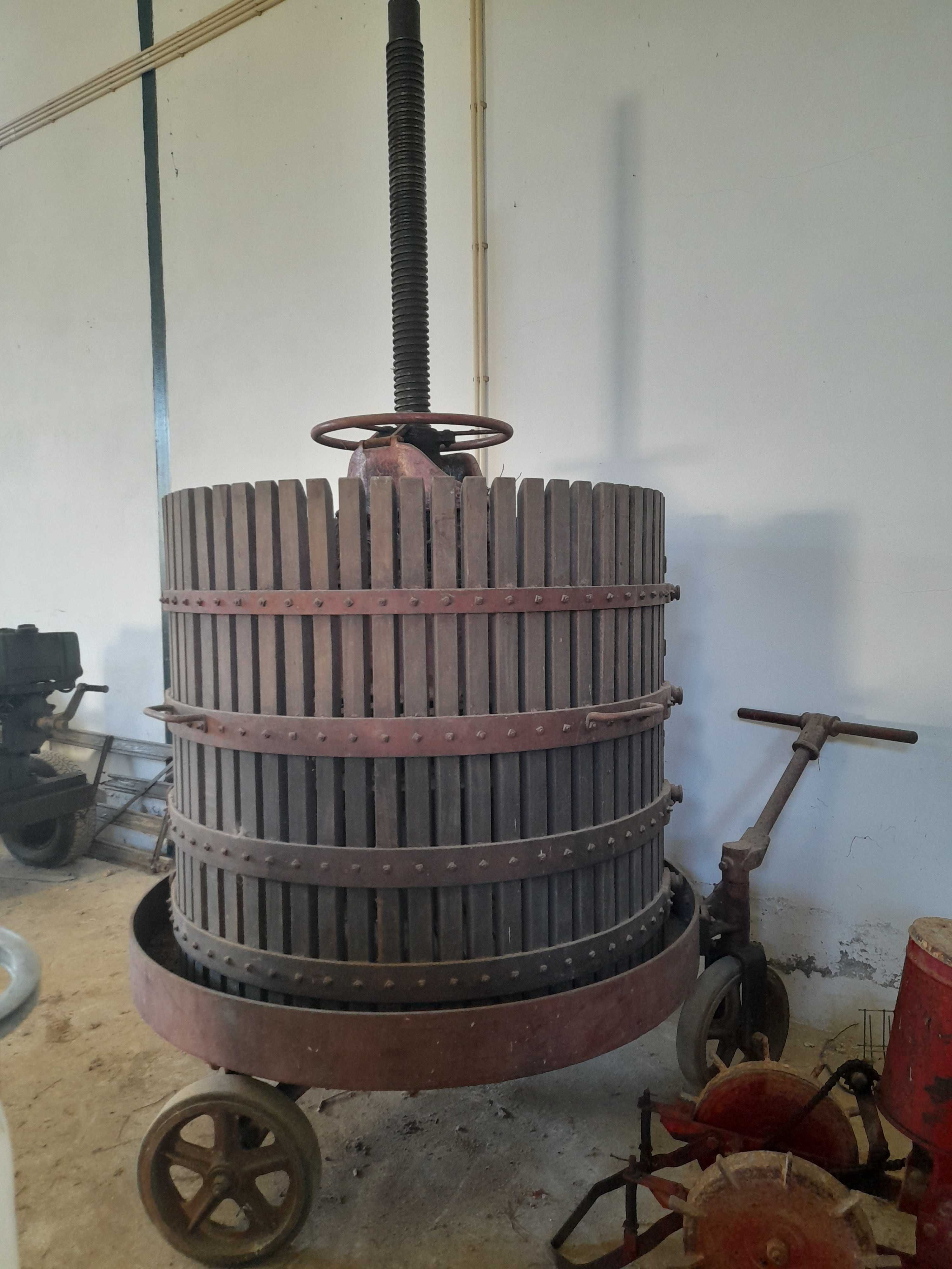 Prensa hidráulica para esmagar uvas