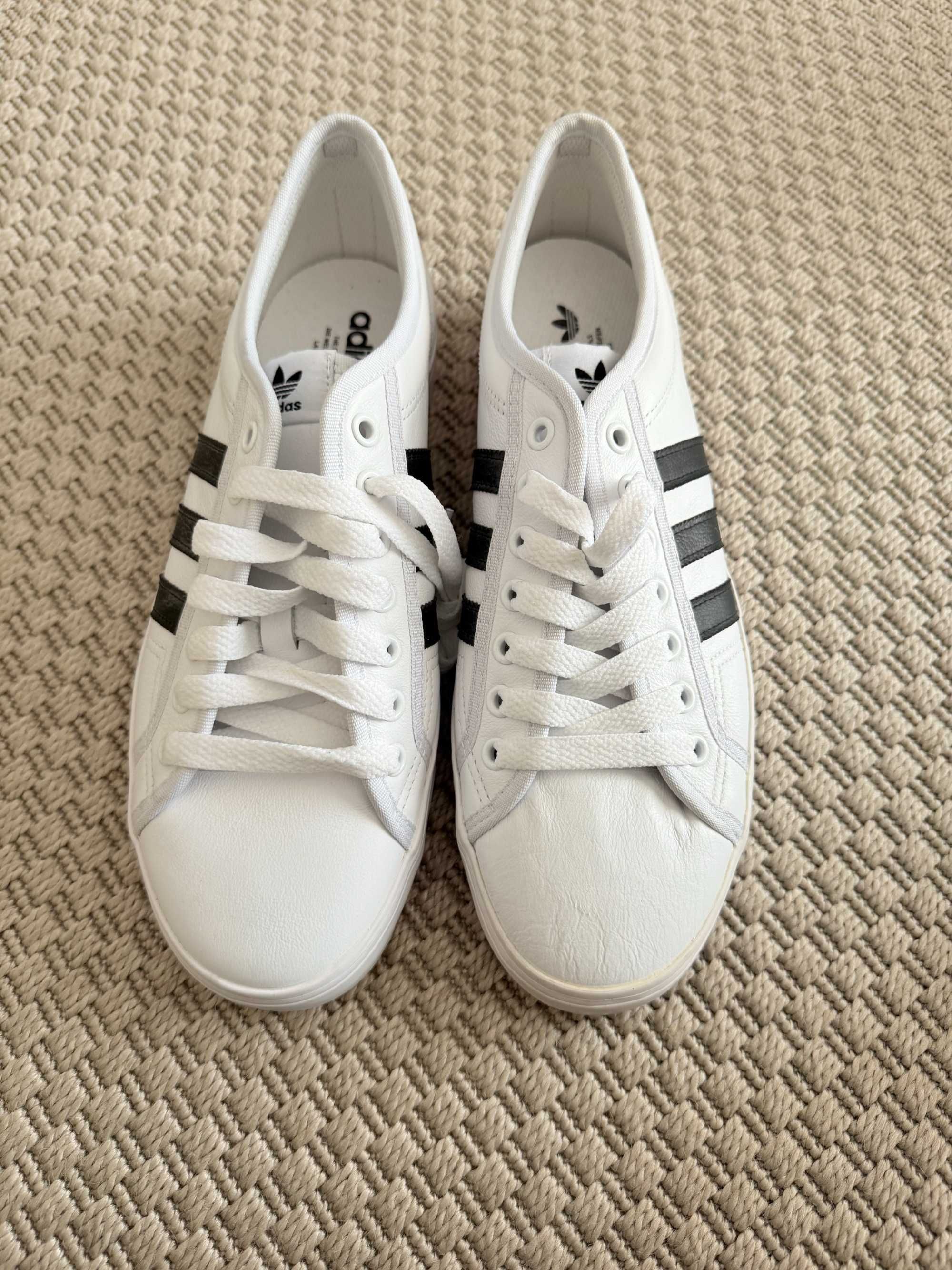 Ténis Adidas novos