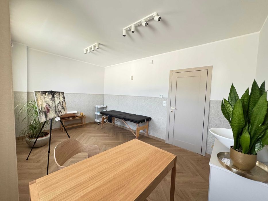 Przestronny Gabinet 17 m² - Twój Stały Dzień w Tygodniu