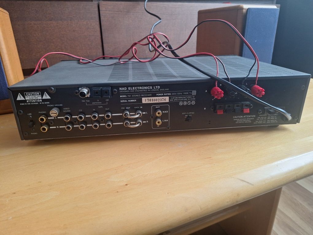 Amplituner NAD 701