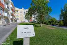 Apartamento T2 com sótão, varanda e garagem — Ota / Alenquer