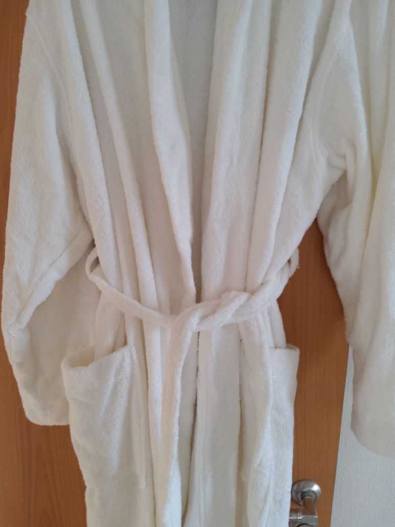 Махровый белый халат большого размера