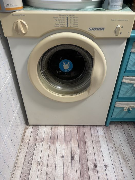 Máquina secar roupa