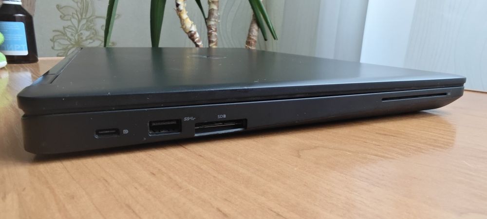 Ноутбук Dell latitude 5580 15.6" FullHD i5, 16Gb DDDR4, SSD 256Gb M.2