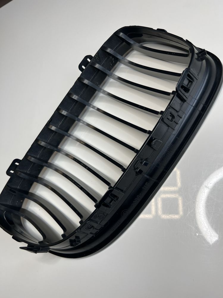 Grill oryginalny BMW E90/91 lift 9-11 rok M połysk