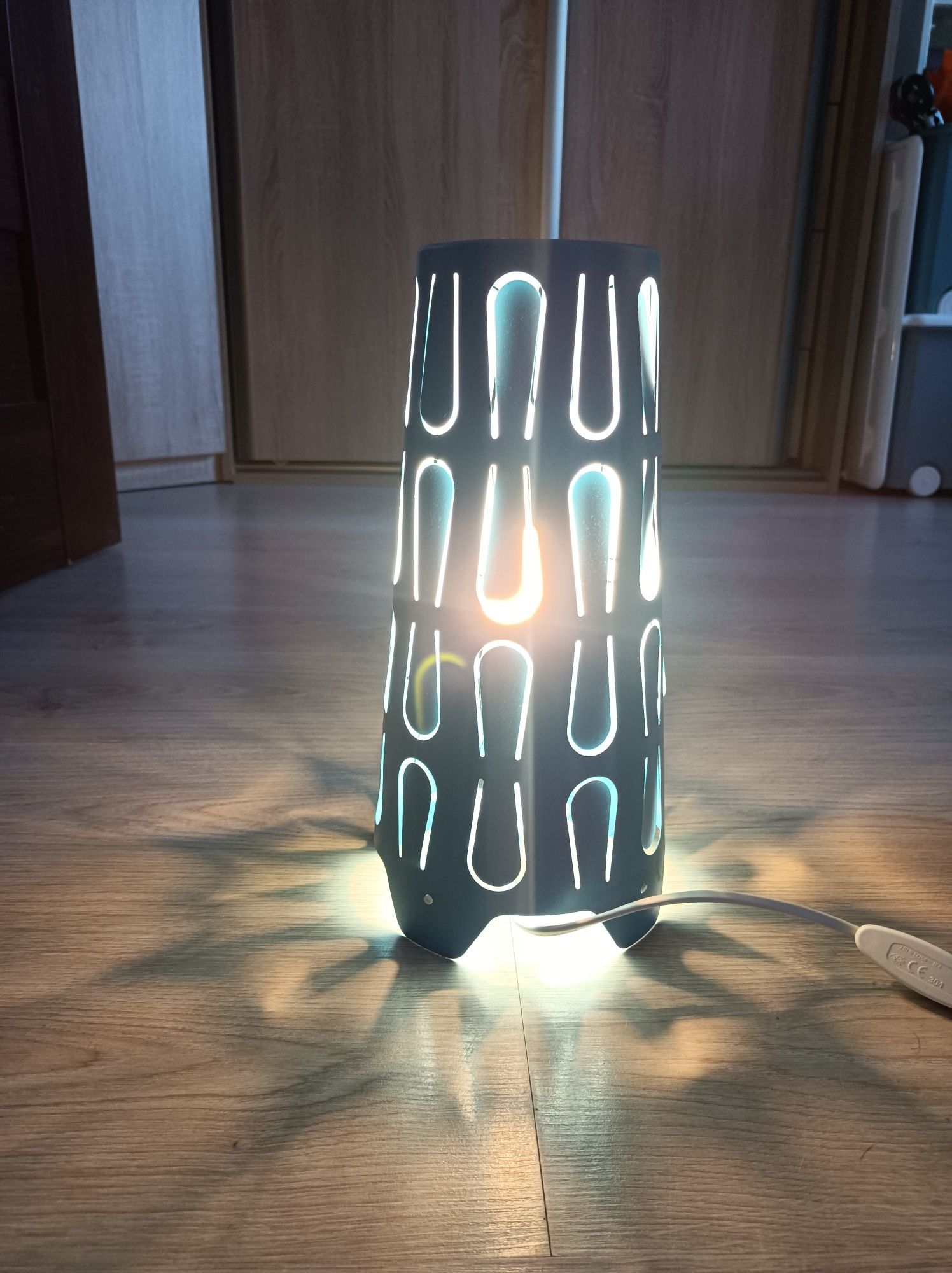 Lampka nocna Ikea Kajuta metalowa w kolorze niebieskim