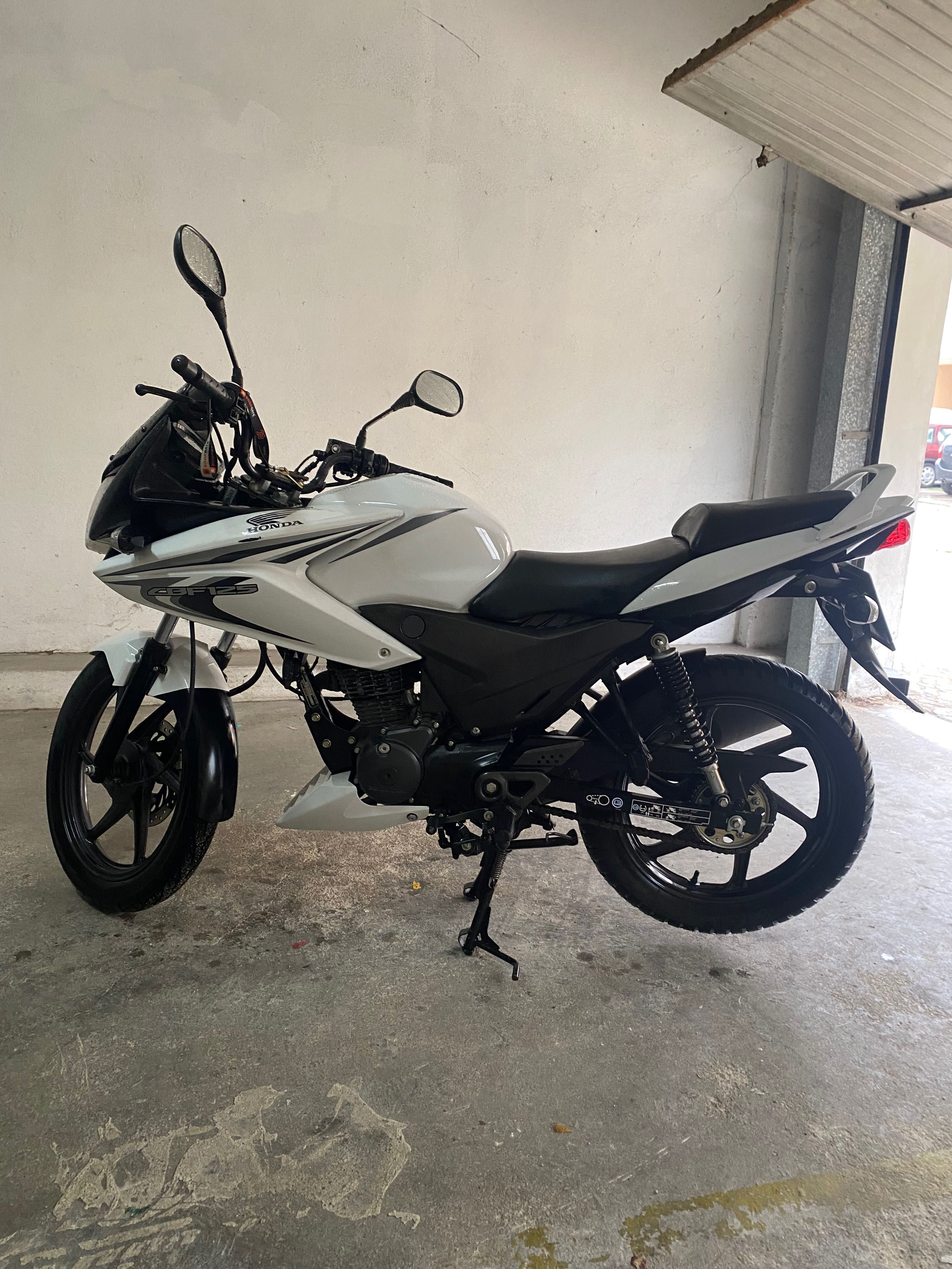 Moto Honda CB125F