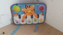 Interaktywne pianinko do łóżeczka fisher price