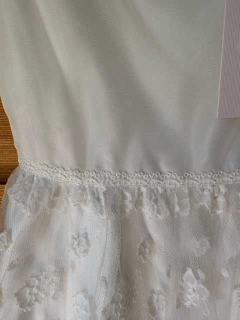 sukienka elegancka, biała z delikatnej koronki rozm 146