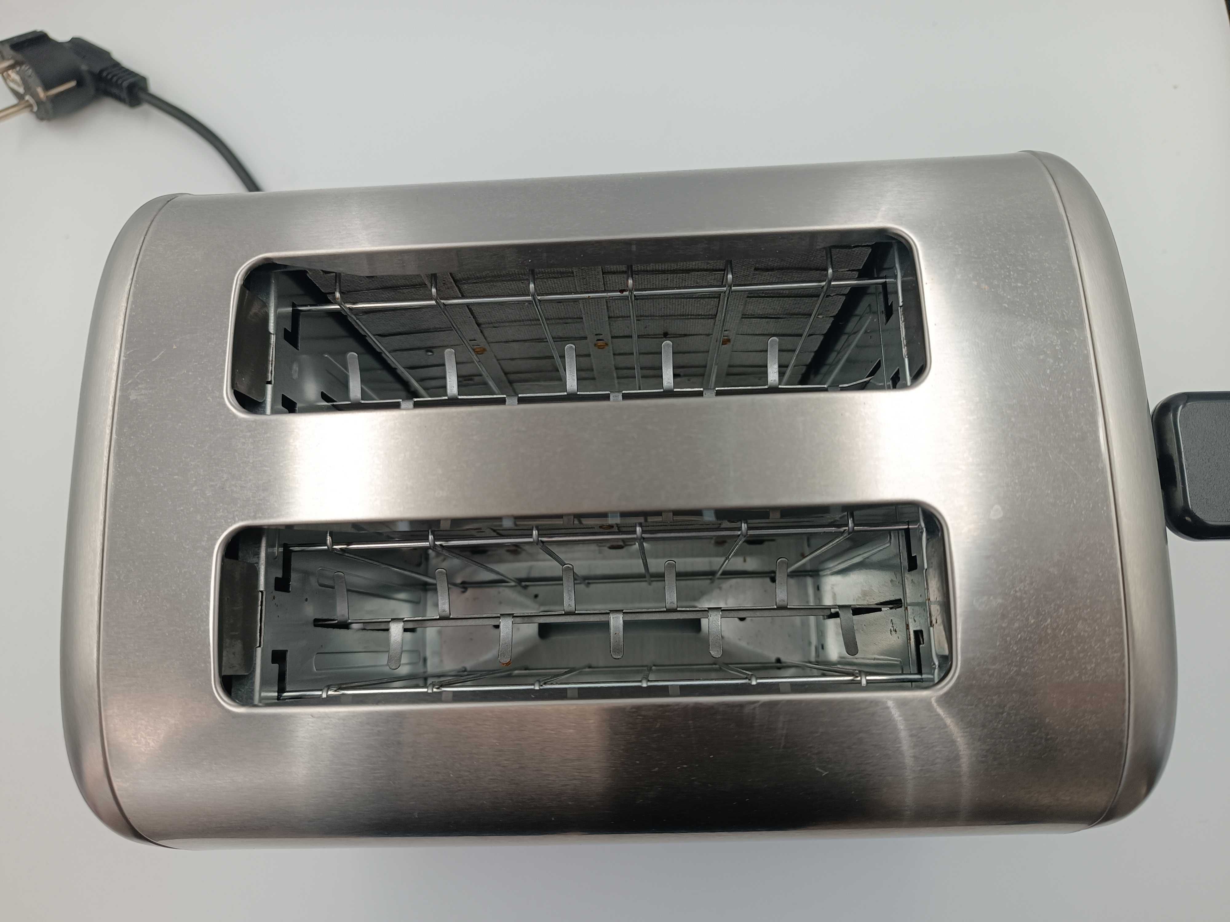 TOSTER Russell Hobbs  Adventure 850 W posiada 6-stopniowa regulację