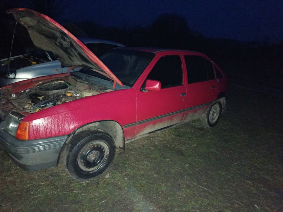 Опель кадет 1.3  газ бензин