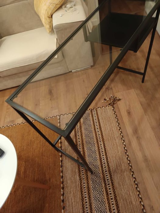 Mesa para portátil com tampo de vidro