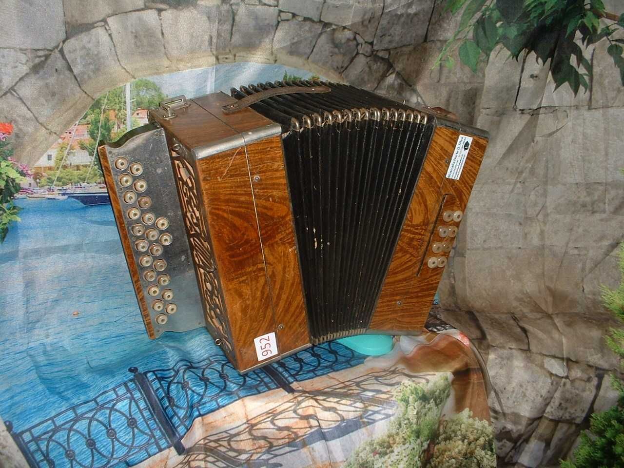 Concertina para venda N, 952