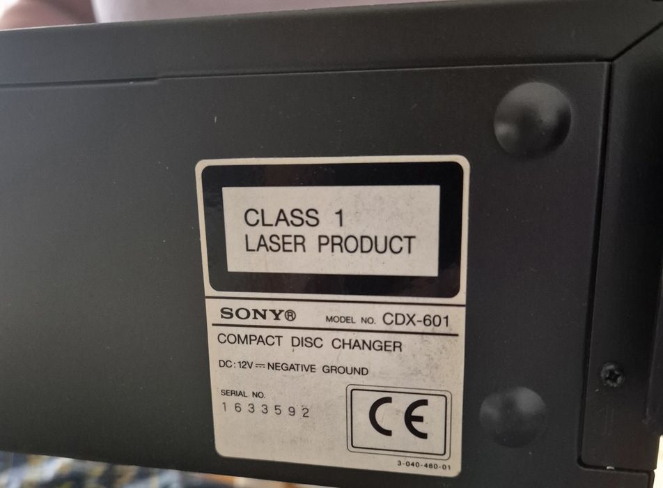 Vende-se  caixa de cd automóvel