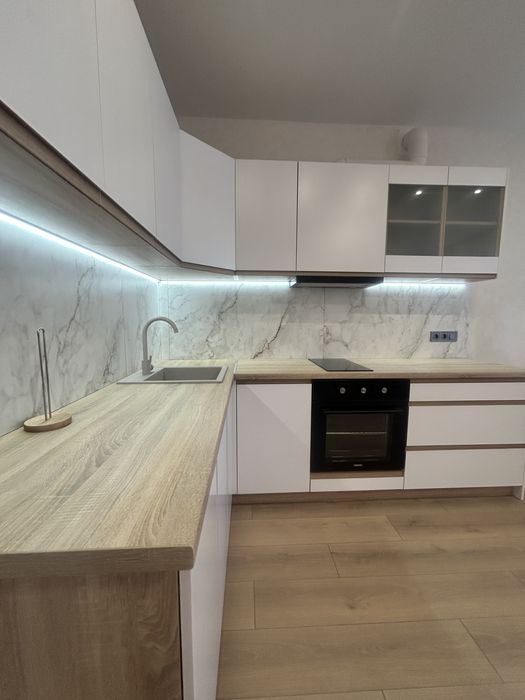 Квартира з сучасним ремонтом біля набержної! Без комісії!