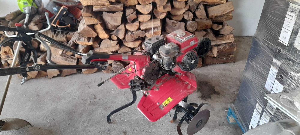 Moto-cultivador, em bom estado