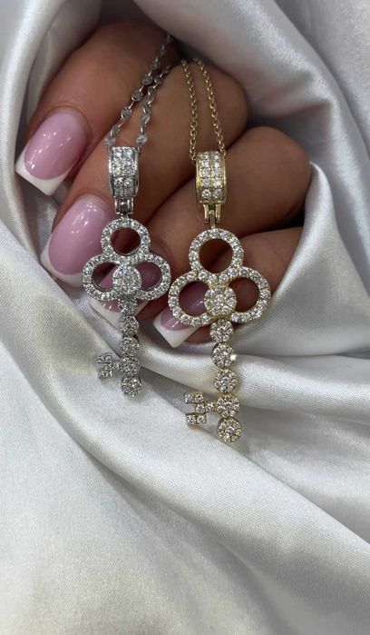 Wisiorek kluczyk z diamentami naturalnymi 0.90 CT