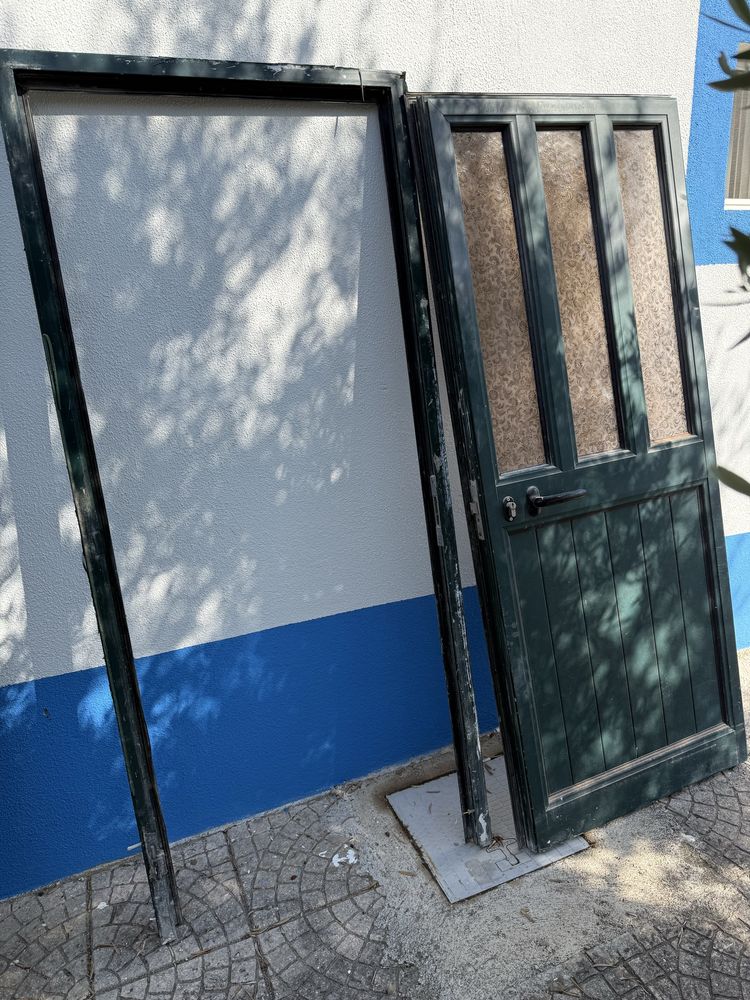 Porta aluminio verde em mto bom estado