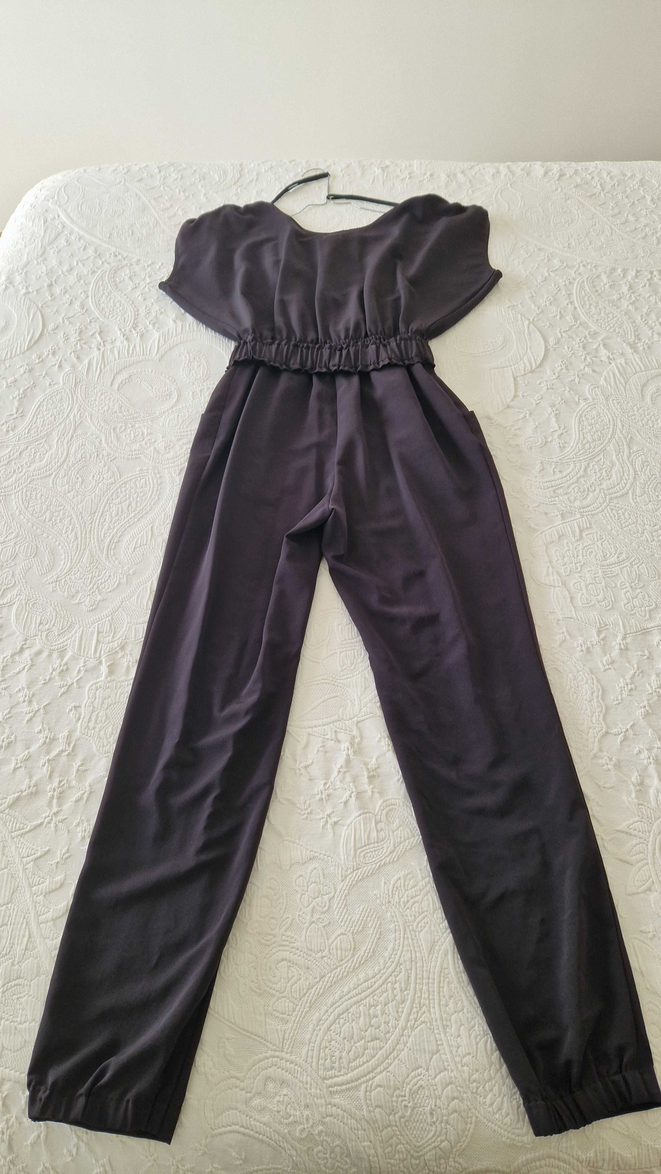 Macacão preto, marca H&M, com cinto, tamanho EUR 34